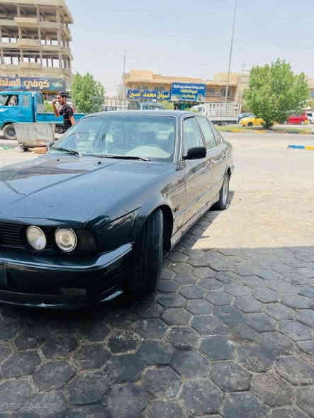 السلام عليكم BMW 520 موديل1991  بدون فتحه مسكر عدله گير عادي جاترك  جواها اكسل 3.23    حاويه 
هوه وعربانته
تخم تاير قبل ٢٠ يوم شديته الاصلي
ويل خليه جديد
تبريد ثلاجه ❄️
جام اربع بيبان كهرباء
غرفه جديده جلد
باتري جديد
منضومه المي حيل جديده
سنتر للك كل السيارة
مابيها حادث
مصبوغه عام والصبغ درجه اولى
دوسات M
سستم صوط كولش مرتب
كهربائيات متلگه لو شويه نقص وبلاد
المكينة بيها تبخير من اول تشغيله بس ويروح وينزل من سعرها مكينه بيها عزم اكسر بيها ويل
صرف بانزين ماكو ومنضومه البانزين كذالك جديده من تخم مجاول وبلكات وووو
سلف ميماتي بيها
گيرها جديد
السياره بسمي قبل شهر شديت رقم انگليزي وبسمي تحويل مباشر  واسوي عقد مروري مباشرتا ونجهز للتحويل رقم 11بغداد

سعرها ٥٥ واي ملاحضه بيها الي من نصيبا ويقيم الملاحضه ينزل من سعرها واني الممنون
وهنياله الي ياخذها وبالتوفيق *********** 
وربي يرزقكم ويرزقنا وياكم تحياتي
