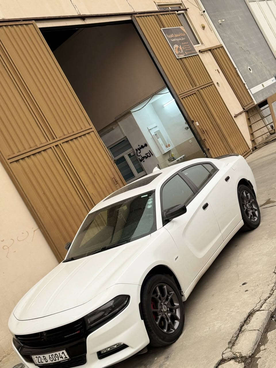 سلام عليكم للبيع چارجر موديل 2018 مواصفات سيارت gt جيتي السياره فور ويل
السياره مكفوله كفاله عامه عدا شخط صغير بالباب ورصعه خفيفه مابينه اثر حصو 
عنوان سياره اربيل للتواصل *********** واتساب 
سعر سياره 210 $
