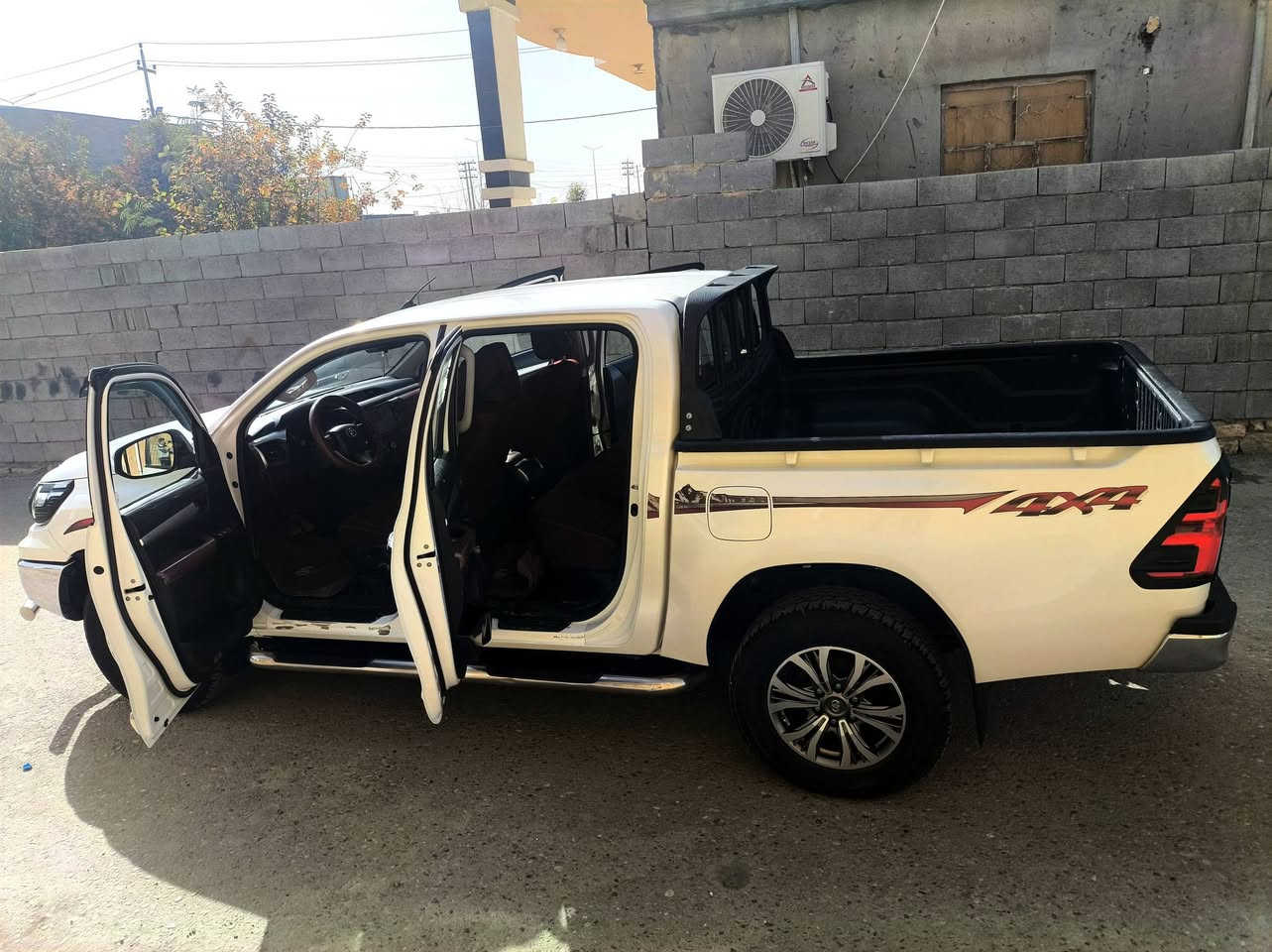 هايلوكس سعودي مكفوله كفاله عامه موديل 2017 امكان الرمادي السعر 265 الرقم ***********
