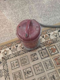 مكنسة كهربائية • شغالة • تحتاج تنظيف