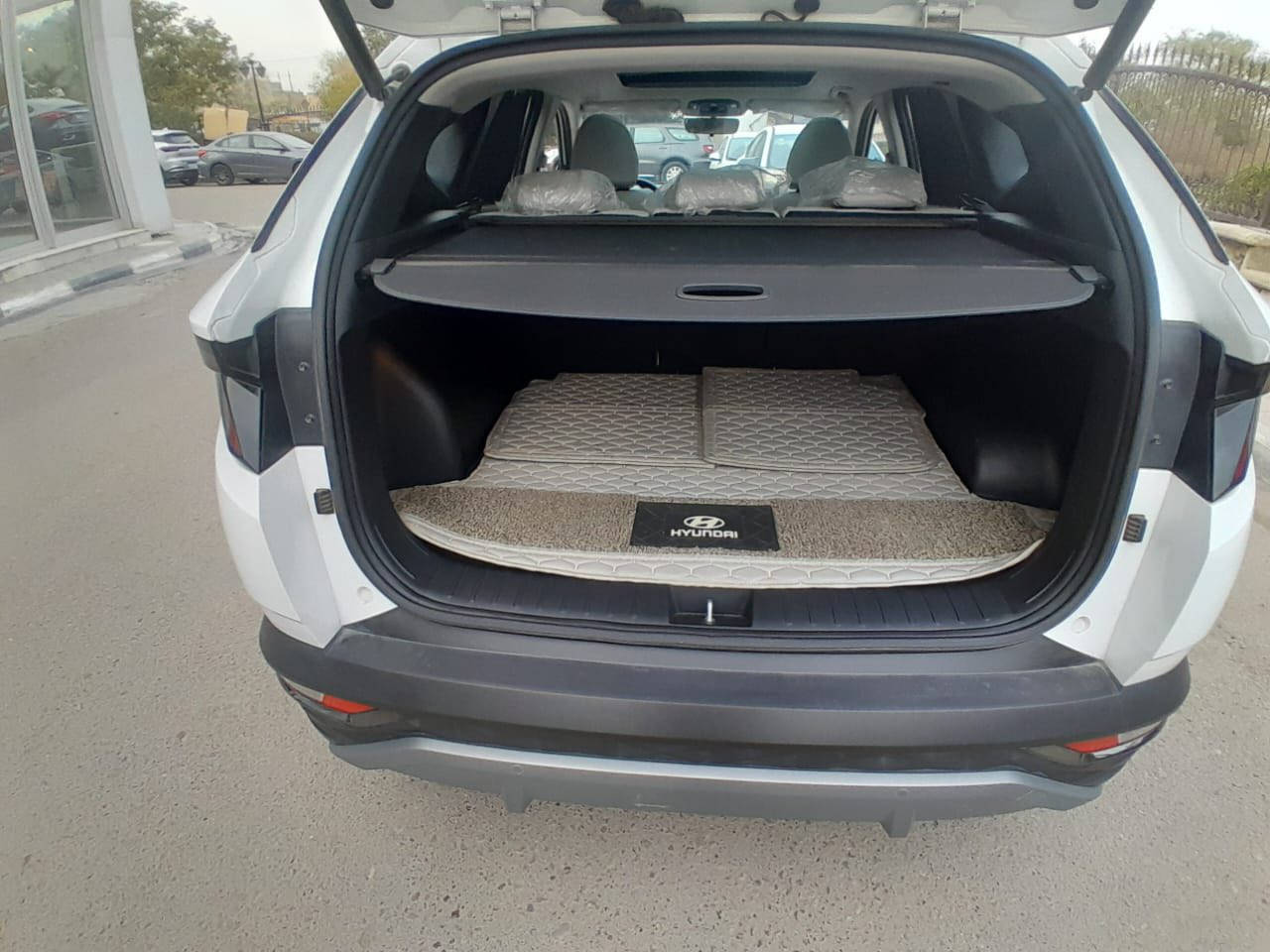 سلام عليكم
توسان 2024

الفول

بصمه

ويل 19

بنوراما

بصمه 

جنطه كهرباء

كشنات كهرباء

داخل جلد ابيضّ 

عداد دجتال

وضعيات قياده

هاند بريك كهربائي

شاحن وايرلس

ماشيه27 الف حقيقي

تبريد قطعتين 

ابل كار بلي

كأمره خلفيه

حساسات امامي خلفي ورادارات

تحكم ستيرن جهتين

مثبت سرعه

مثبت مسار

***********
