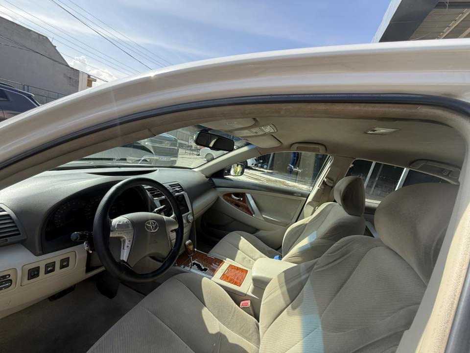 بسم الله
كامريglx موديل٢٠١٠سپي به فري يه ك ده سه مه كينه ي نه كراوه ته وه يه ك چه مه له غي بوياغه له سه رساخي ويه ك په له ساردي بچوكي هه يه ره قه موو زينگه وباني تازه يه سه نه وي تازه يه به ناوي خومه وه سعر ١٣٥گه لاو مه عامه له يه كي كه م***********
