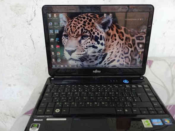 السلام عليكم شباب لابتوب نوع Fujitsu ياباني للبيع اومراوس  كامل مواصفات الجهاز اصلي نظافة 90% كامل مع ملحقاته يحمل العاب والبرامج الدراسة والطباعة الالعاب الي يشغلها Godof war /gta san andrss/gta4/gta5
 سريع بالتصفح الجهاز ب وبيه مجال للشراي مكاني بغداد البلديات رقمي ***********

