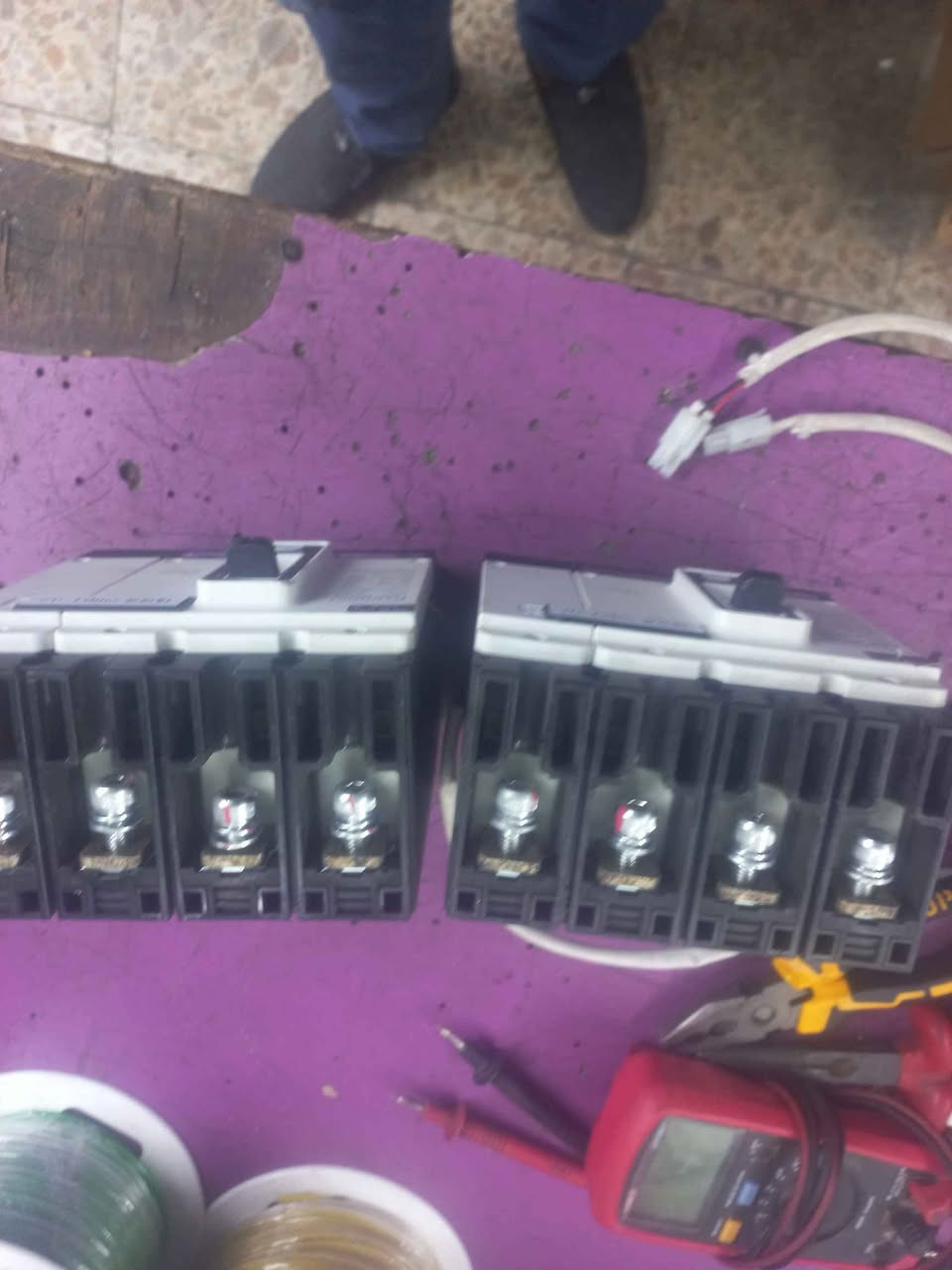 قواطع كهربائيه رباعي ترب 200 امبير جديد كوري اصلي *********** بغداد, العراق
