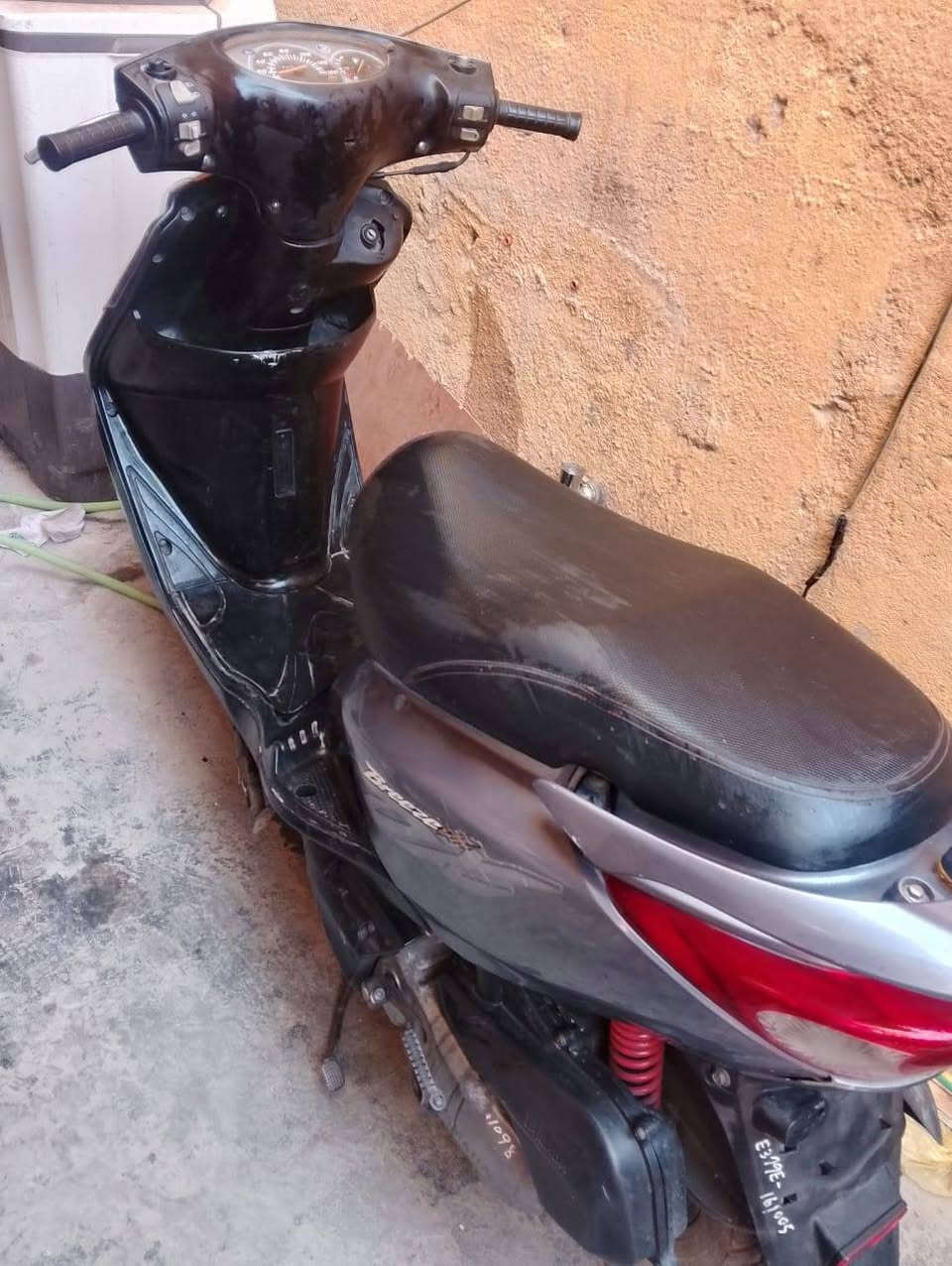 سلام عليكم 🤍❤
دراجة بريز كابريتر مكفولة كفالة عامة وكلشي شغال
برغي ما مفتوح بيه كلشي على وضع البلاد 
مميز بريك امامي دسك مو بنز مثل البقيه
🔺اريد مراوس كون كفاله ونضيفه او بيع حسب القناعة 🔺
مكاني بغداد


**إذا كنت صاحب هذا الإعلان وتريد حذفه لأي سبب، رجاءا أرسل رسالة إلى الدعم الفني**