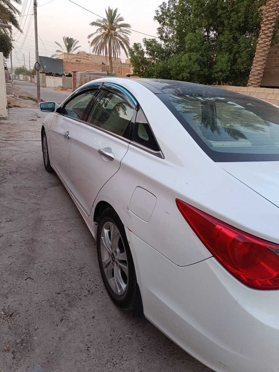 سوناتا ٢٠١١ خليجي أبيض اللون محرك ٢٤٠٠ دوش فول مواصفات عدا البصمه مكفوله بيها بس نص قبق جنطه صبغ فقط بانوراما قطعتين تبريد مري شفط شفتات ستيرن اشاير مري رقم بغداد بسمي سعر ١١٨ مكانها بابل المسيب السده 
***********
