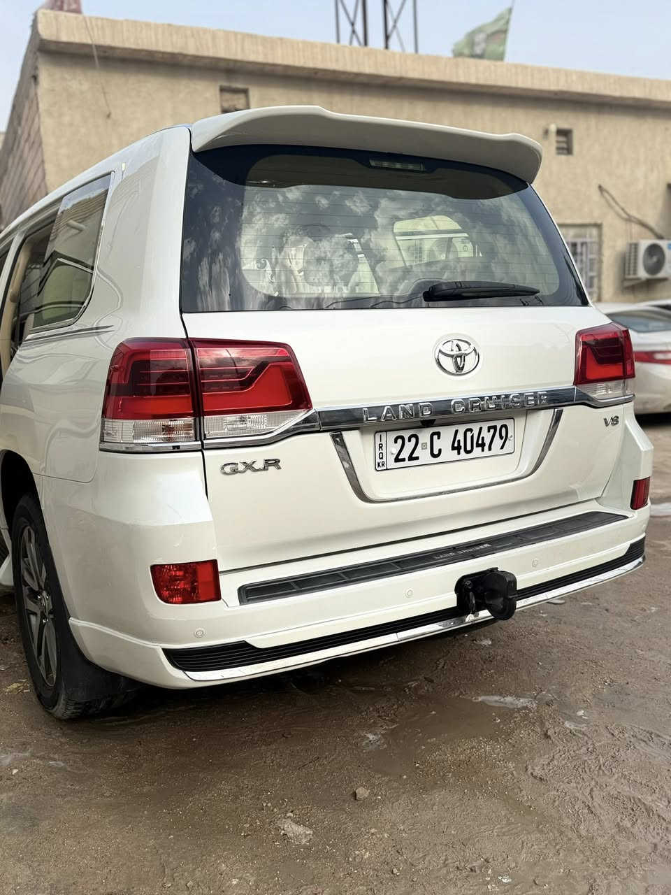 تويوتا لاندكروز ساز 2017السياره مكفوله من الضربه بيها رش كلير اثر طخة بالداير الخلفي ومرشوش الباب وشويه من جاملغ توحيد لون وبيها شبر بخشم البنيد. السونار مرفق 
8سلندر 
كشن كهرباء عدد2
حساسات
تشغيل ع بعد 
كامرات 4
فتحة سقف 
السياره ماشيه 200 الف 
مكينه وكير كفاله 
السعر 450 وبيها مجال للشراي 
سنويه وهزه جديده 
***********
