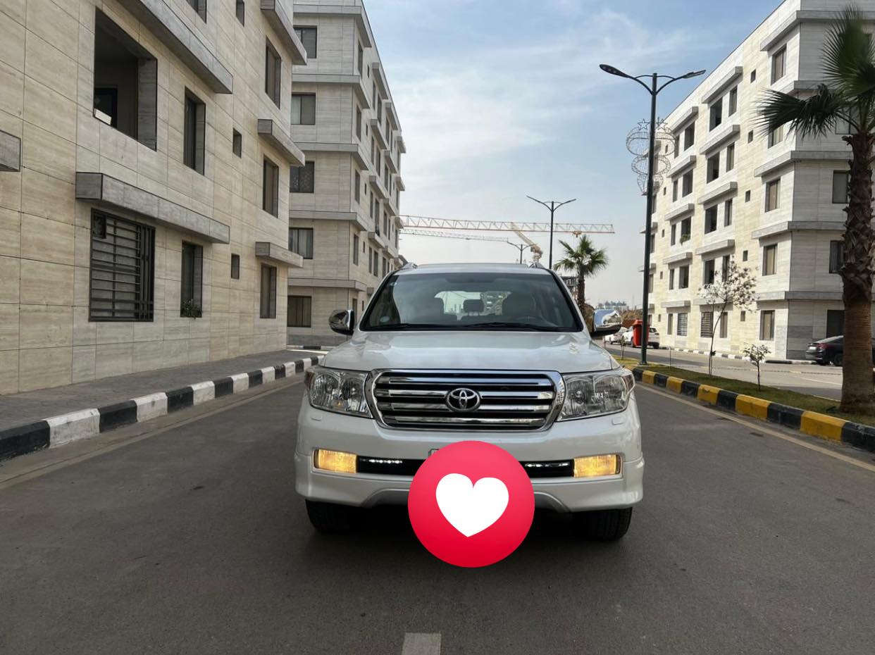 السلام عليكم لاندكروز موديل ١١ ستيني اصل تكمة وسنوية السيارة باسمي رقم دولي الجديد مكفول من حادث وصبغ وتبديل ومحرك وكير جاهزة ومابيها اي نقص تخم تاير وصدر جديد ونظافتها احلى من الصور 
فتحة سقف سلايت 
بصمة ابواب وتشغيل 
فور ويل 
سبعة راكب 
داخل جلد بيجي 
مقعد السائق كهرباء 
انارة داخلية
اشاير مري 
مري شفط 
تحكم ستيرن 
حساس امامي خلفي 
زراك لايت 
اضاءة زنون 
مكانها بغداد وسعرها ٣٢٠ للاتصال ***********
