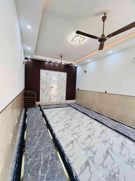 بيت جديد على طريق السنيه مساحة 200 متر بيت يتكون من ٢ غرف وستقبال ومطبخ وصاله وحمام للاستفسار عله *********** ديوانية
