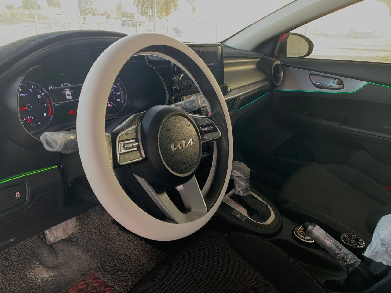 كيا فورتي مديل 2022 معوقين 
ماشيه 57
محرك 2000 دوش 
تخم تاير جديد 
سياره جاهزه ومناقصه اي شي 
حادث امريكا مرفق بالصور وهنا بالعراق بيها طخه بالباب الخلفي والهلال وشويه من الدوسه
مكانها بغداد ***********
سعر 130
