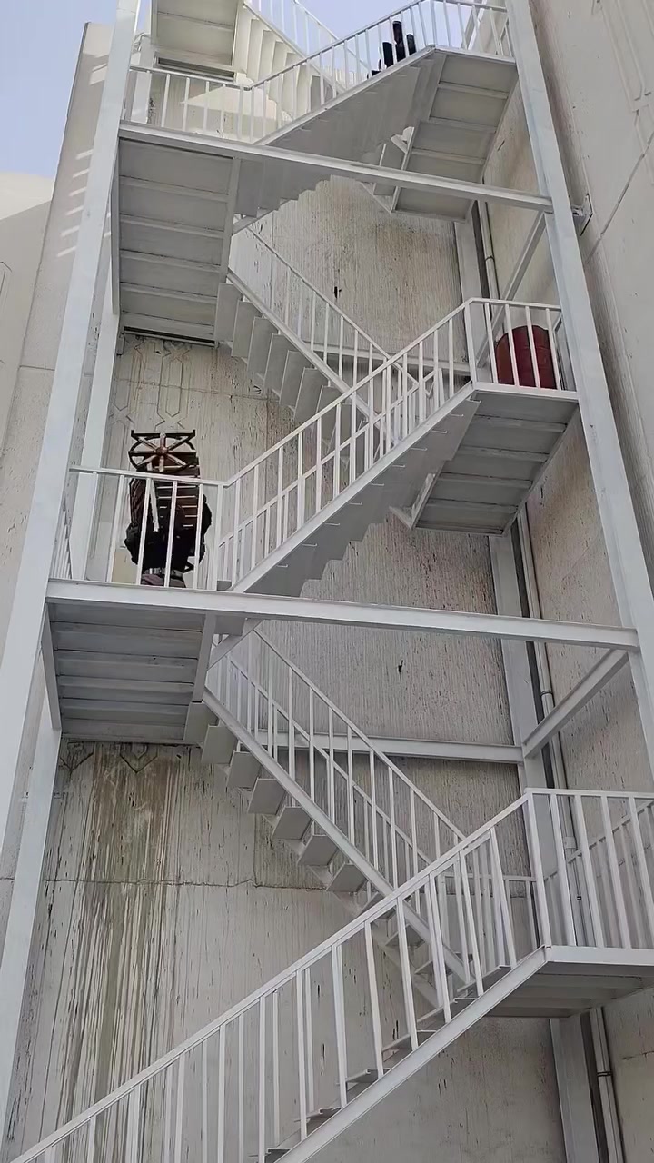 سلام عليكم تصعيد كافة مواد على ظهر شتاكير وزميج وتصعيد مواد رمل  اي شي تنكير تفليش  بيوت تنضيف بيوت من انقاض تحويلة مال بيت  نقل اثاث تحميل حاويات . بكاني بغداد شعلةالي يحب او وتساب يتصل*********** وبل خدمة
