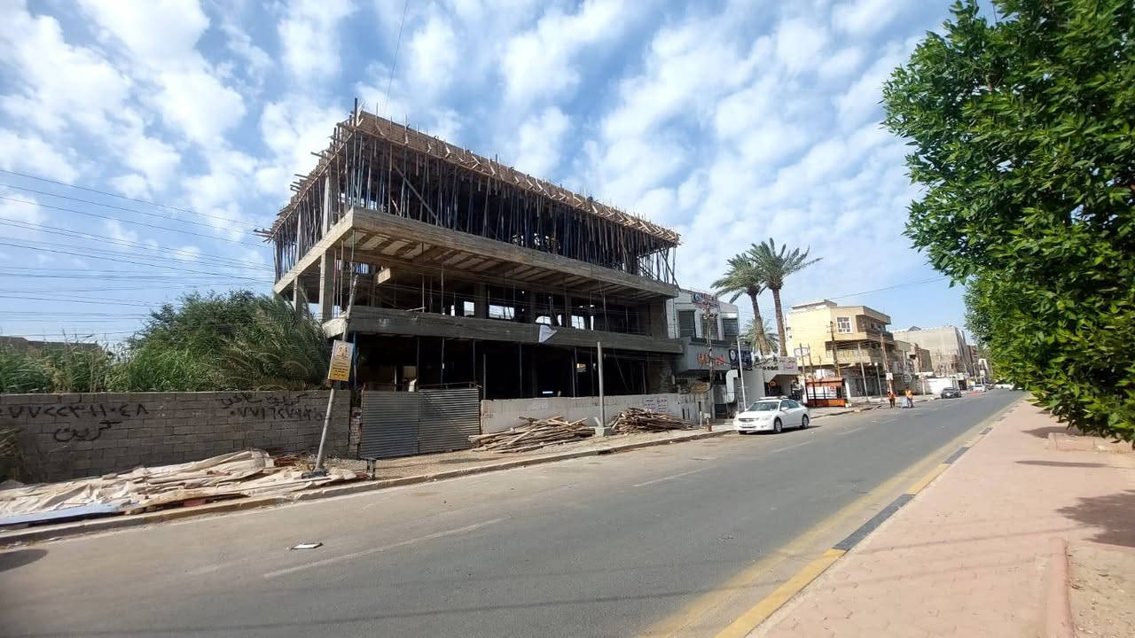 بناية معروضة للايجار في شارع حي العدل الرئيسي مقابل اسواق سنتر العدل والكلية التربوية المفتوحة  طابق ارضي المساحة ١٧٠ متر مربع يحتوي على ٣ مرافق  والطابق الاول والثاني المساحة ٢٢٠متر مربع يحتوي على ٣ مرافق وحمام و٣ مطابخ
بناية معروضة للايجار في شارع حي العدل الرئيسي مقابل اسواق سنتر العدل والكلية التربوية المفتوحة  طابق ارضي المساحة ١٧٠ متر مربع يحتوي على ٣ مرافق  والطابق الاول والثاني المساحة ٢٢٠متر مربع يحتوي على ٣ مرافق وحمام و٣ مطابخ      
 التقطيع حسب الرغبة  
للمزيد من التفاصيل يرجى الاتصال بالرقم ***********
