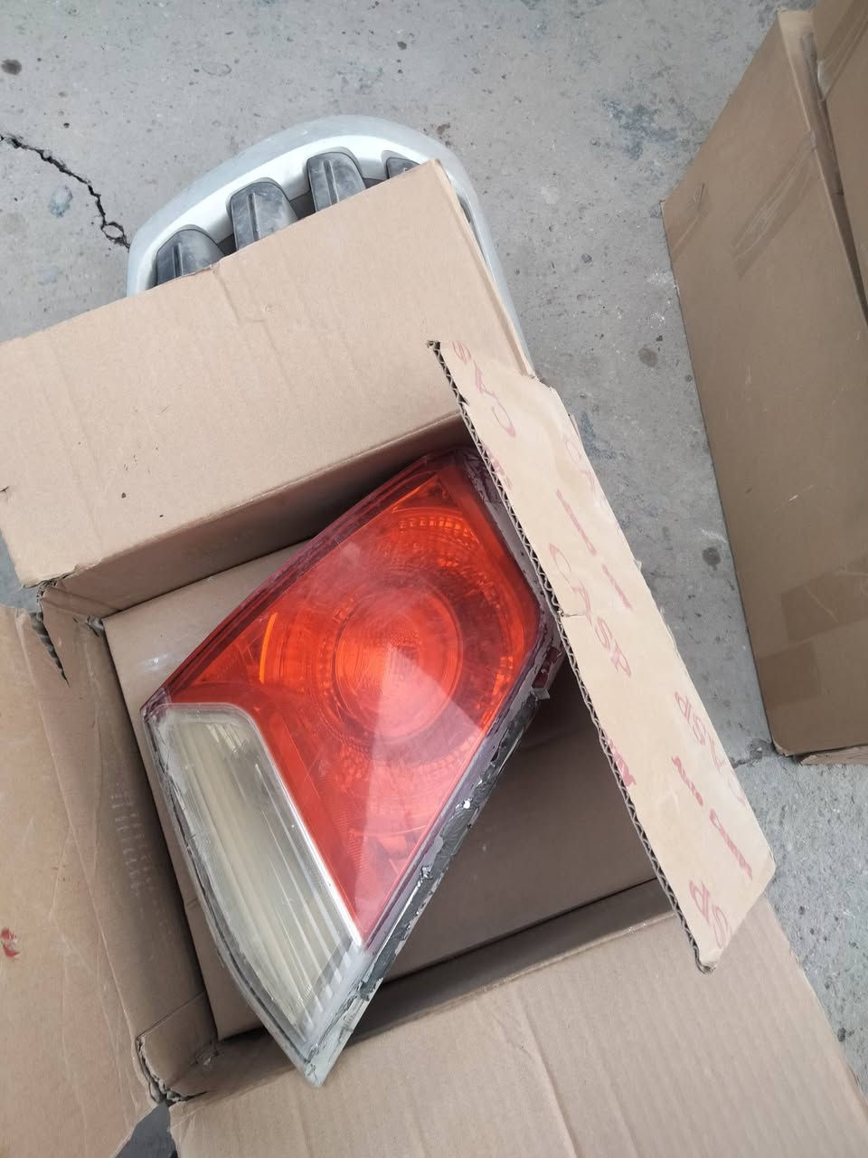 السلام عليكم هذني غراض مال لاندكروز للبيع واليريدهن يتصل ع
***********
