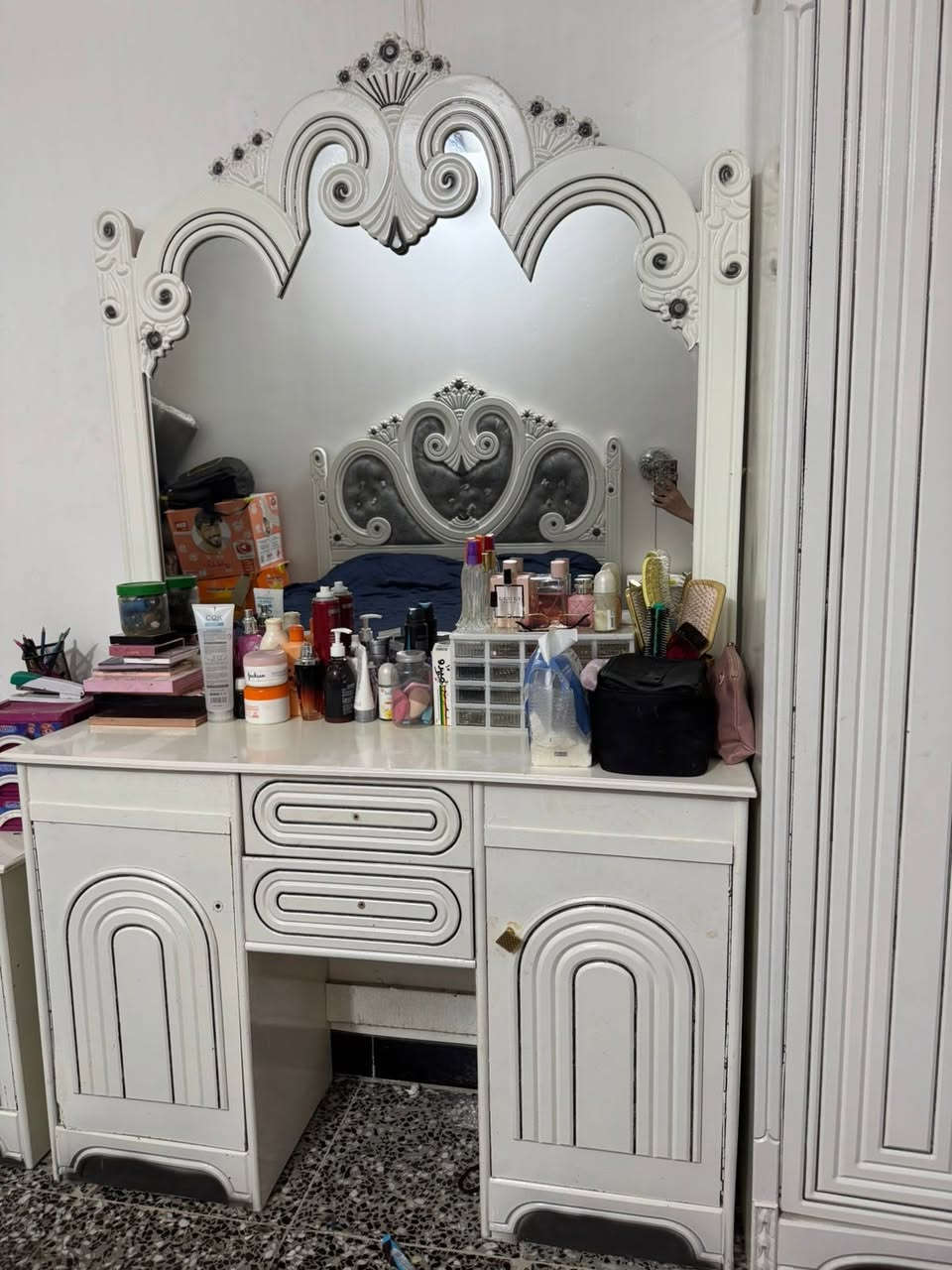 غرفه عراقيه نضيفه للبيع  سعرها٥٥٠  للاتصال***********
