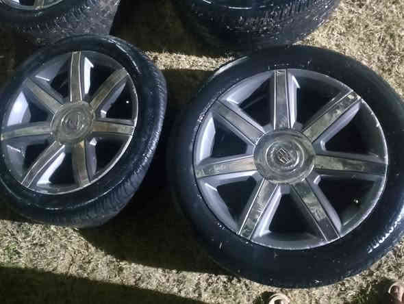 السلام عليكم تخم تاير ويل كاديلاك حجم 22 العنوان بغداد الحسينية الراشدية الرقم *********** السعر 400 وبي مجال
