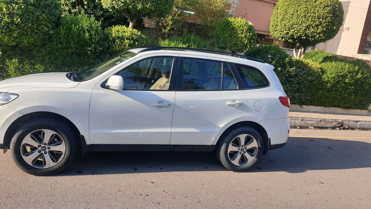 سنتافي للبيع ٢٠١٢
فول ما عدا البصمة  مكفولة من الصبغ والبارد كلين  رقم اربيل الانكليزي سنوية بأسمي  《 مواصفات السيارة 》
 - حجم المحرك اربع سلندر ٢٤٠٠
   - ٧ راكب 
 - ثلاث قطع  تبريد   -حساسات أمامي وخلفي 
 - كامرة   
-طخم تواير  جديدة  اسبير ويل كب ايضا
  - مري شفط
 -فتحة بالسقف
السعر  ١٦٨ 
مكان السيارة موصل الايسر  حي الحدباء 
رقم صاحب السيارة 
***********
