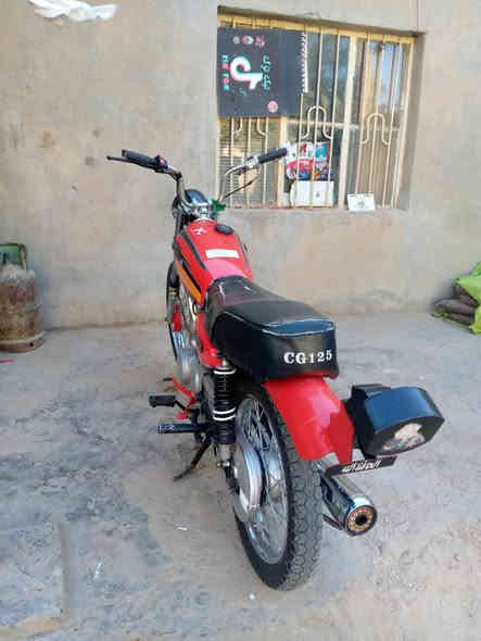 سلام عليكم دراجه للبيع ايراني اصلي موديل ٢٢ تفاصيل كلك مكفوله اكثر خاص المكان حله ابو غرق السعر 300 وبيه مجال للشراي 
***********
