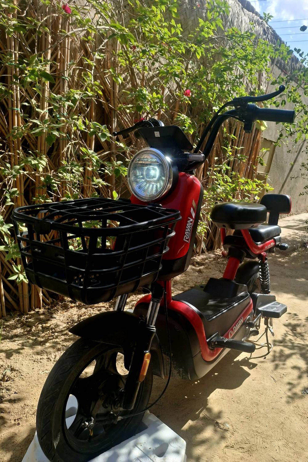 السلام عليكم دراجة شحن حجم 14 للبيع لدراجة كفالة واستعمال قليل مديل 2025  بيهة البطاريات 4 الريان 15 اميبر دراجة نضيفة بمعنى الكلمة السعر٣٢٥بيه مجال***********