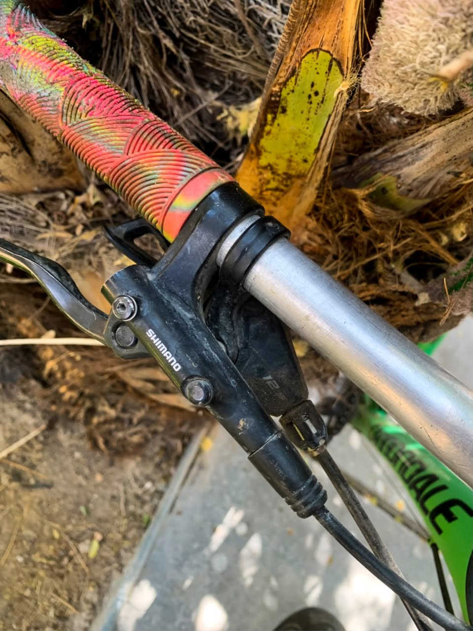 من رخصت الادمن
باسكل cannondale حجم ٢٧ L

باسكل غني عن التعريف 

عليه بريكات دهن من شركة شيمانو t200

تايرات maxxis حجم 26/2.5

عليه شفتر شيمانو ديور ١١ و مكينه ١١ بس مشادها لأن ناقصني سنجيل ١١

اوياله طقبتين حجم 26 

بطيخه إماميه و خلفيه من شركة  tank 6 ليط صوت 

عالي بل مشي 

عليه ركبه من شركة hassns نفخ

استيرن نفخ قوي

دبل من شركة top حجمه 27 بي تحكم

نضافة الباسكل ٧٥٪؜ اشويه بي ضربات و صبغ واكع من جهة يحتاجله ترتيب اشويه

بغداد / غدير 

✨سعره ٢٧٥ و بي مجال ✨

 بي واتس***********

اذا
