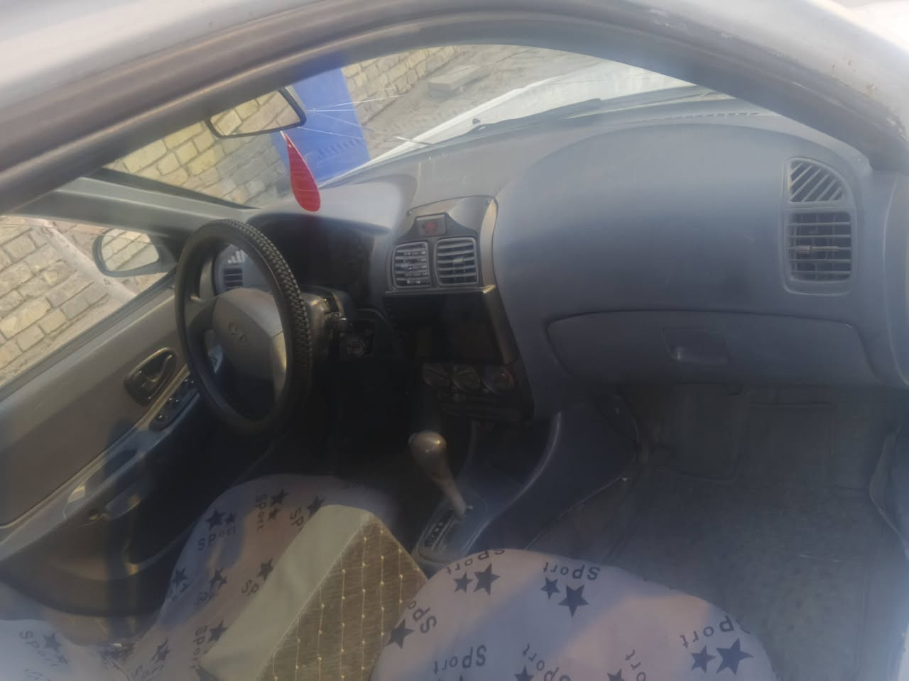 هونداي اكسنت مديل٢٠٠١ مرشوشه عام بدون ضربه سياره جاهزه للخير 
وكلشي جديد بيه مكينه كير جدد حداده جديده  تايرات جدد كهربائيات جدد منضومه زنون  للبيع ولمراوس سعر ٤٥ وبيه مجال لمكان بصره حي المهندسين *********** تحويل مباشر
