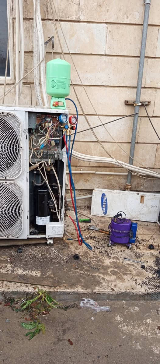 رمضان كريم على الجميع 
♦♦♦مركز توسوت لصيانة اجهزة التبريد ♦♦♦
❄ تم بعون الله تبديل كومبريسر 5 طن دبل مروحة لسبلت سامسونك 💯
❄ مع شحن غاز فرنسي 🇫🇷 عمل فاكيوم تفريغ الهواء والرطوبة
❄ مع تنظيف الوحدة الخارجية (بالثاوزن)  
❄ العمل موقعياً. مع الضمان والدقة بالعمل 
📝📝📝 للأستفسار ☎️ ***********
