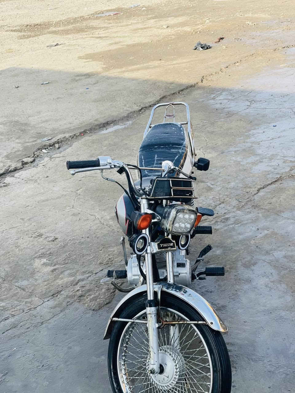 السلام عليكم دراجه البيع نوعيه تايكر موديل 20مفتوحه امبدل بيها فقط والفات أوراق مابيها مكفوله من كلشي نضافه كدام عينك محرك ونشاط خير من الله بيها إشاره الخلفيه مكسوره فقط وطعجه بتنتكي غيرهن كلشي مابي ستفسار ع الرقم ***********او ع الخاص سعر 350بي مجال حيل قليل مراوس اب اربعه كير فقط تعبان يرهم مو جديد مكاني قره تبه خمسه كير ماريد ورجاء المو شراي لا يتعبني ولا أتعبه اخوان ولا تكسر بالحلال العالم يجي يوم الناس تكسر بحلالك
