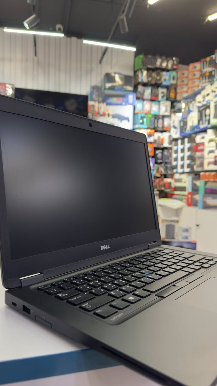 Dell Latitude 5480

معالج Intel Core i7 الجيل السادس يوفر أداءً مستقراً لإنجاز المهام اليومية والعمل المكتبي.

المواصفات:

* معالج: Intel Core i7
* الجيل: السادس
* الذاكرة: 8GB RAM
* التخزين: SSD 256GB
* الشاشة: 13 إنش Touch
* كرت شاشة: NVIDIA 2GB
* نظام التشغيل: Windows 10

الاستخدامات:
مناسب للدراسة، الأعمال المكتبية، إدارة الحسابات، التصفح، الاجتماعات عبر الإنترنت، وتشغيل البرامج اليومية بسلاسة
.

المخزومي للالكترونيات 
وياك لانك تستحق الافضل 
العنوان: النجف - شارع غري نفط  
للاتصال على الرقم التالي 
***********

