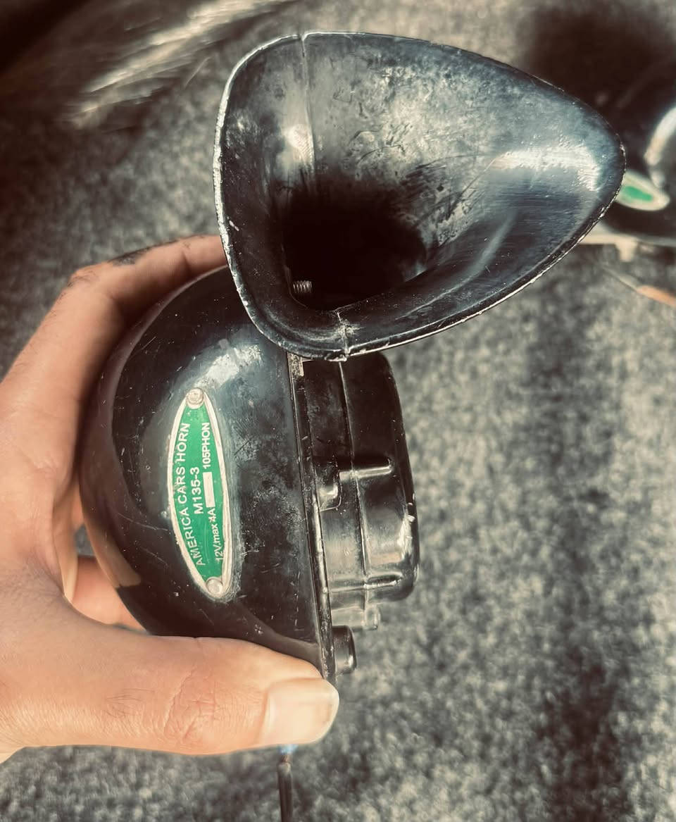 هورن امريكي أصلي للبيع ، السعر / ٢٢٥ الف
ما اعرف بيهن مكلف بالنشر ، صوته عالي كلش طاط بوش يوگن و مكاني بغداد 

للإتصال / *********** ☎️
-------------------------
