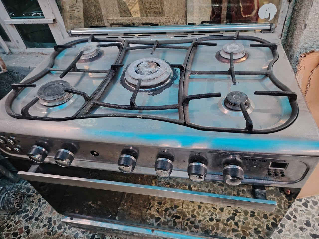 السلام عليكم طباخ للبيع 5عيون كله شغال ع فحص نضيف شوفت العين مكان زعفرانيه شارع  الكهرباء متواجد خاص رقم ***********
