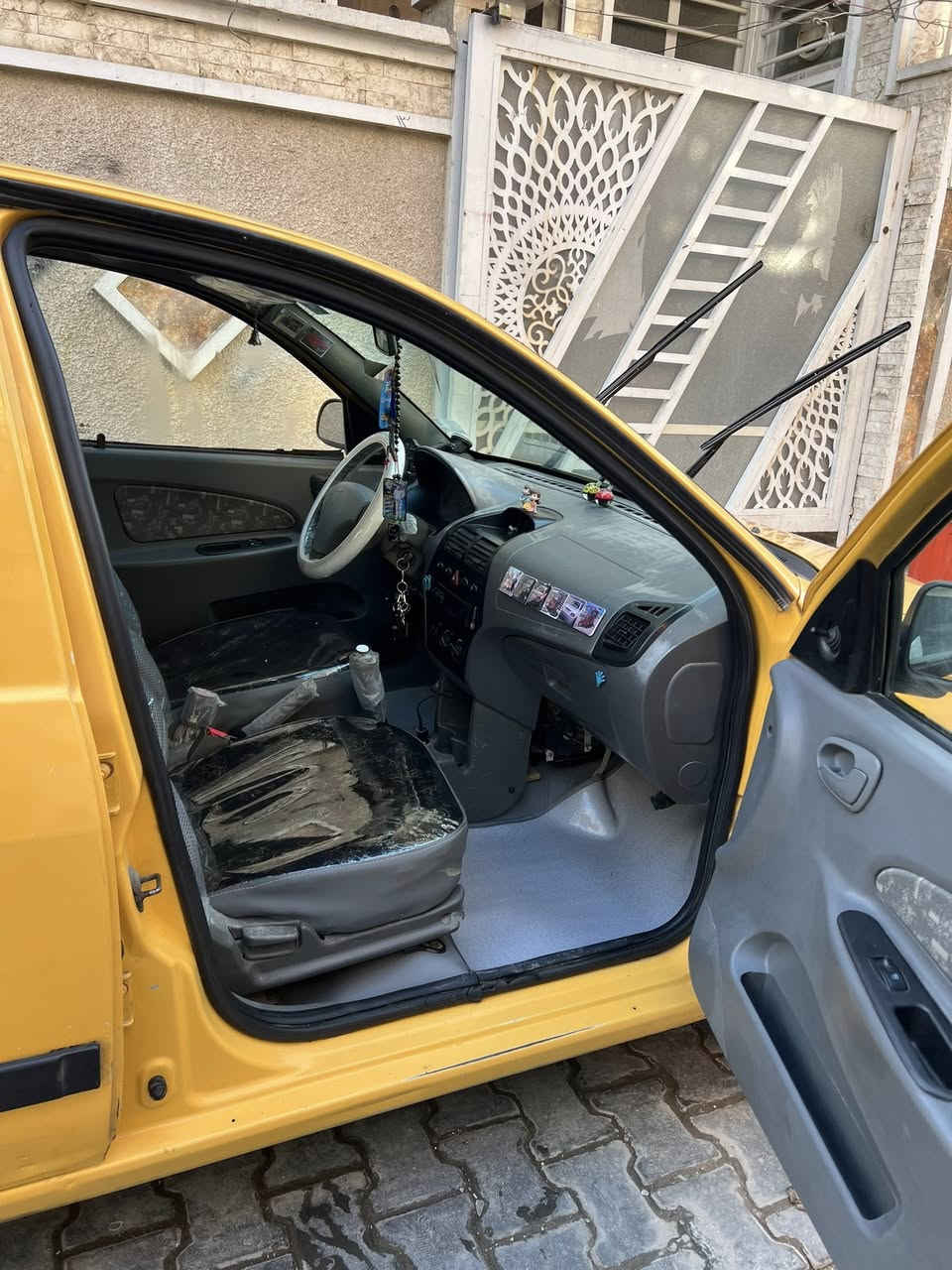 سلام عليكم طيبه موديل 2015سياره حلوه جاهزه من كلشي صدر جديد دوشمه ارضه سفريات تخم تاير جديد  بوربرنات خلفيه إماميه جدد السياره مكفوله كفاله عامه نقصه بس كمبريسر تبريد  سعر ٤٥وبيه مجال حك الجيه شي قليل مكان السياره حي القاهره رقم ***********
