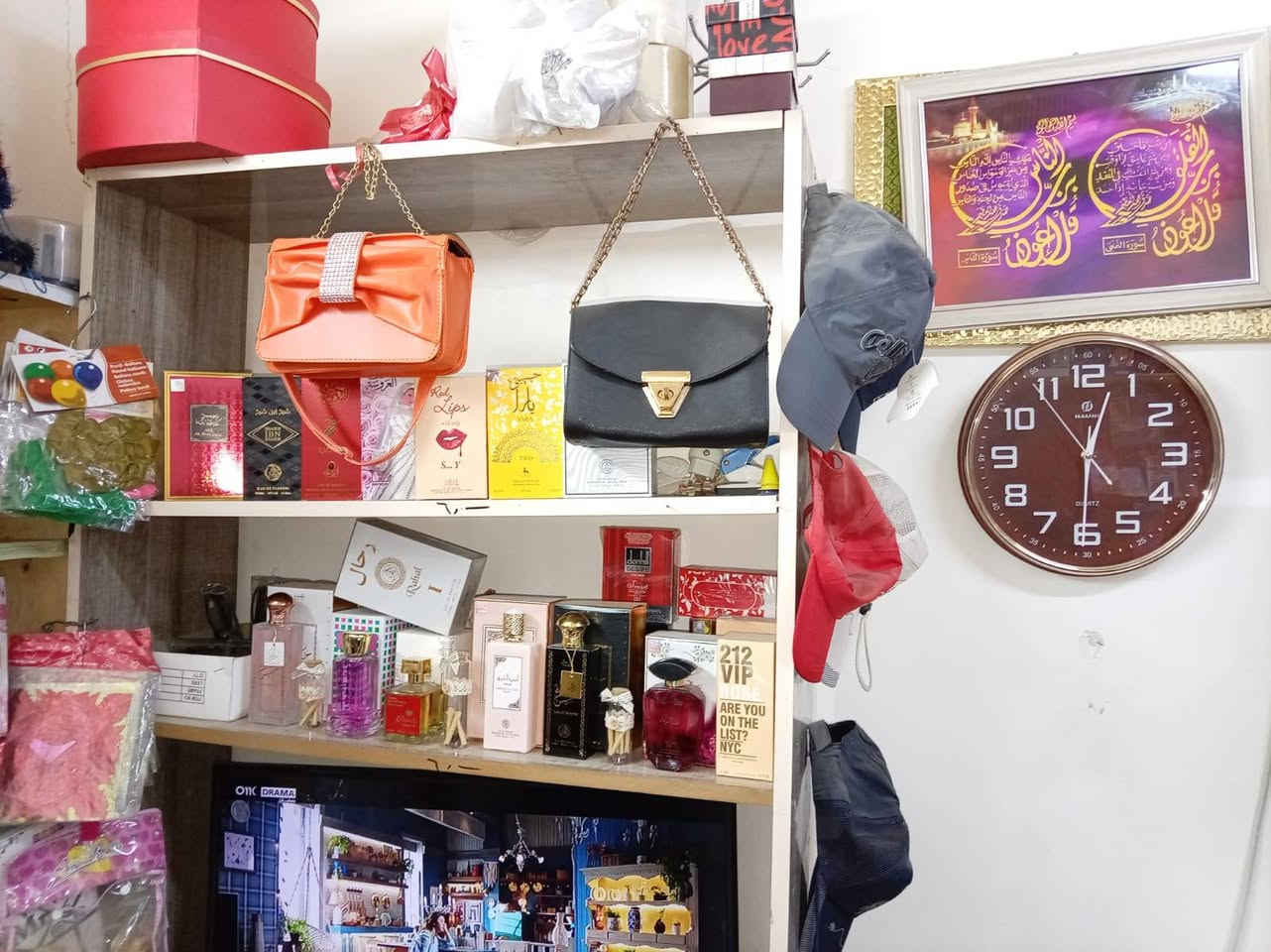 السلام عليكم تصفيه محل قرطاسيه وهدايه العنوان قادسيه الثانيه قرب جامع الهدى***********
