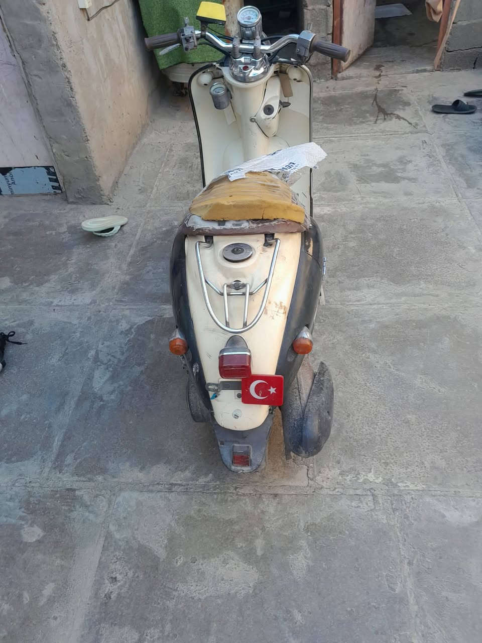 سلام عليكم دراجه مكفوله
محرك كفرارت كهربائيات دراجه حلوه وناعمه مكانها الامين سعر 400 
‏‪***********‬‏
