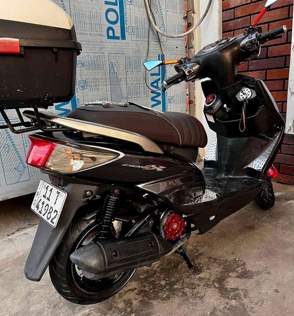 سلام علیكم  لبيع دراجة سكنس فحل كابريتر (مرقمة بغداد انكليزي) ارقام انكليزي   لدراجة جداً معتني بيها الى درجة المكينه خرسه وجدا نشطه نكرة سلف كل 
وقت  ركز بهاي النقطه الدراجة عليه مازده ولايت امامیه عدسة عمل مال سيارة اصلي عالي ناصيو۱ed مكلفتني ل 200 الف ولدات لل اشاير الامامي والخلفي رهيبه جداً يعني مو هالوجين) والكيج الكتروني يجي عداد km الكفرات   امانت الله تجي تايواني كروس دوك حفر لون مميیز بي شذره طستها جداً محترمه الدبلات جدد بلادية الدراجة صارف عليها من كلشي ادامة كامله عليها من تنظيف من بلك وكلجات وخرز وقايش ودهن بريك ودهن مكينة لوكي 
مولى لبانزين كله محسن اخلي رغم هيه كابريتر وفلتر شوته مسلح هذا يضل عمر من داود 
الكشن مدوشمه دوشمه اصليه من اسفنج

والجلد مو تجاريه

وياها ملحقات إضافية من دوسات المنيوم

وقبغ فلاوين احمر

وسيبايه حديد ثقيل اصليه

وصندوك خاص بيها

ويدات بريك تزويد و موجوده الاصليه هم

والمري كذلك

وبيها قبغ جوزه اصلي من شركة Kos

وقبغ بانزين تزويد احمر وتخم تاير جديد زوج  شديته

عنوان الأمين ثانية  رقم ***********

السعر $ 20 ورقة وبيهة مجال) 

>
