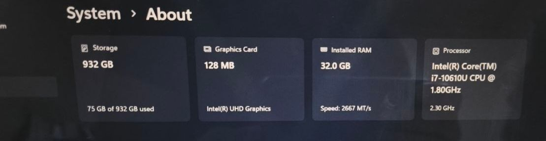 Dell Latitude 7410 Touch X360
المعالج: Intel Core i7 vPro – الجيل العاشر
الرام: 32GB DDR4
التخزين: 1TB NVMe SSD
كرت الشاشة: Intel UHD Graphics (مدمج)
الشاشة: 14" FHD (1920×1080) Touchscreen
قلاب 360°

🔌 المنافذ:
2× USB-A
2× USB-C
HDMI
Audio Jack
يدعم LAN عبر محول
📡 Wi-Fi 6 + Bluetooth 5.1
🖥 Windows 11 Pro

✨ استخدام شخصي – نظيف جدًا
🔋 صحة البطارية 93% (موثقة)
💰 السعر: 700 الف


**إذا كنت صاحب هذا الإعلان وتريد حذفه لأي سبب، رجاءا أرسل رسالة إلى الدعم الفني**