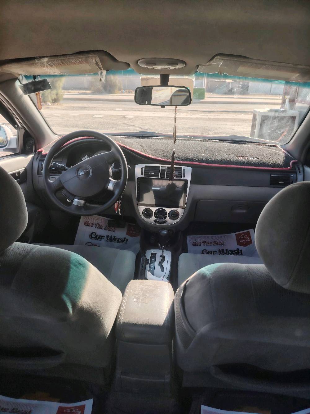 سيارة شيفروليه لون أبيض للبيع. بحالة جيدة ومتينة، مثالية للاستخدام اليومي. داخلية نظيفة ومفروشة بشكل مريح. تسع الباركات الأمامية والخلفية بالإضافة إلى مساحة تخزين واسعة في الصندوق. 

السعر قابل للتفاوض. للمعاينة أو للاستفسار، يرجى الاتصال عبر الرسائل.