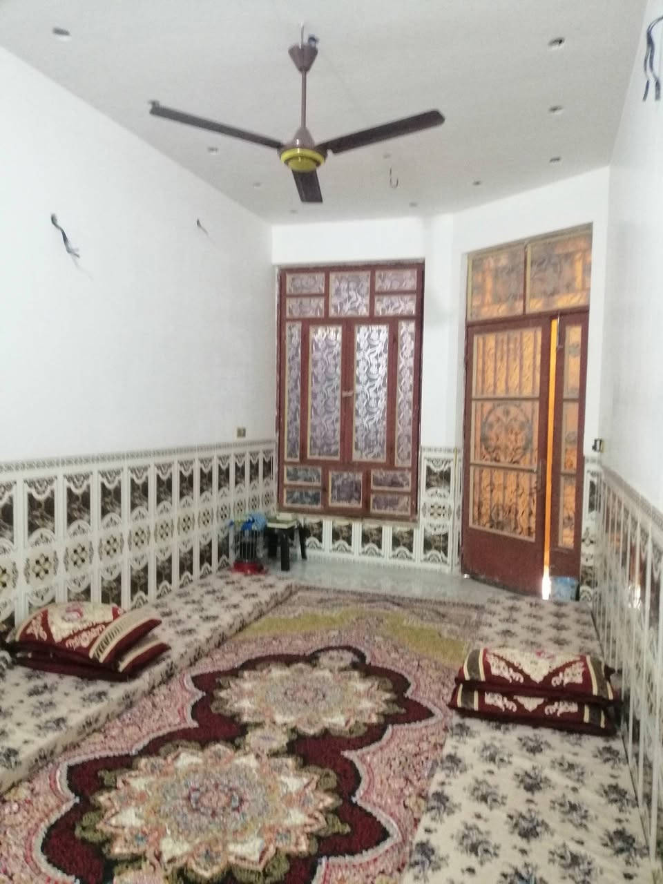 مشتمل للبيع في الفلوجه حي الخضراء خلف جامع التقوى المساحه ١٢٥ طابق واحد بناء حديث بلوك شارع ١٥ يحتوي على غرفه النوم و صالة و ستقبال ومطبخ وحمام وصحيات خارجيه السعر ٨٠ مليون وبي مجال بسيط للاستفسار مراجعة مكتب القمه للعقار او الاتصال على الأرقام التاليه *********** ***********
