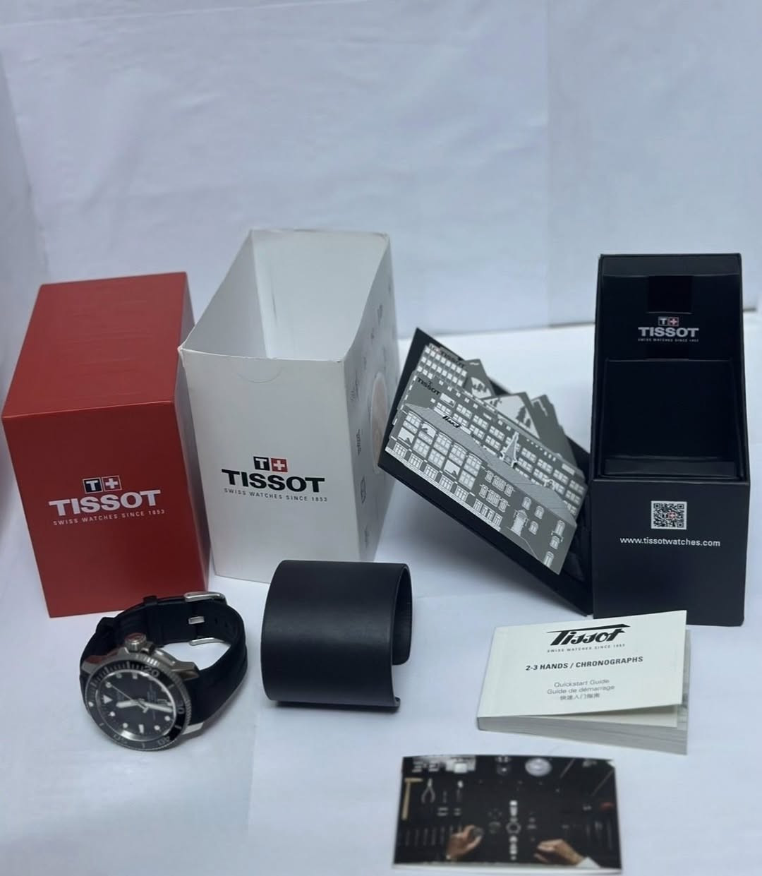 ساعه tissot للبيع
الاسم : Tissot Seastar Professional 2000
اللون : اسود 
ابعاد الساعه : حجم الساعه 46mm ,عرض السير 22mm , سمك الساعه 16,25 mm ، طول السير 194mm 
الليه التشغيل : اوتوماتك 
نوع السير : مطاط 
مقاومه للماء حتى عمق 600m متر 
مقاومه للضغط تصل ل 60 bar
الساعه كامله الملحقات بدون نقص 
الساعه جديده فقط مفتوحه من الكارتون و بدون ملسقات و تغليف
السعر : 850 الف مع مجال بسيط للعمله 
تفاصيل اكثر موضحه كامله بالصور 
للتواصل او الاتصال على الواتس اب 
***********
و شكراً
