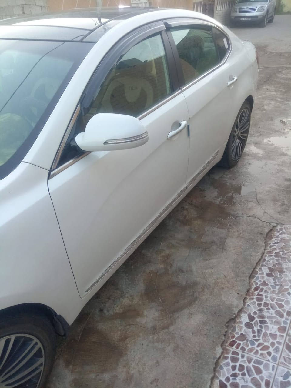 ‏كادنزه 12خليجي فول مواصفات 3600
‏بيها 3قطعة باب السايق وباب الخلفي والجامرلغ يعني بل صفحه وبدو اي دواخل جاهزه من كلشي بيع او مراوس حسب القناعه السعر115وبيها مجال ***********
