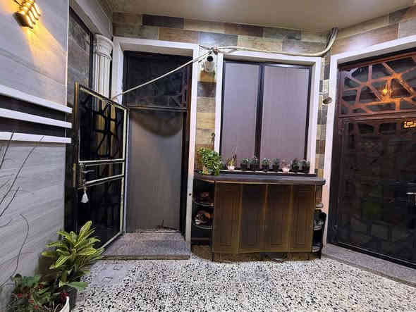 #للبيع_او_المراوس
••••••••••••
تسلسل(أ/٦٢٠)

 🔴🏠#دار_سكن_في_الفلوجة - حي الوحدة(نواب الضباط سابقاً) 
✅ ثلاثة طوابق - طابوق- بناء حديث 
✅ المساحة 100م سند  الواجهة 8.5م   والنزال 12.5م 
وواقع حال 112م 
✅ طابو ملك صرف سكني
✅ شارع 10م تبليط حديث
⭕ يتكون الطابق الارضي من استقبال+ مطبخ  +صالة جلوس+غرفة نوم واحدة  + حمام+ صحيات داخلية وخارجية
⭕ ويحتوي الطابق العلوي على صالة جلوس + غرف نوم عدد2 + حمام وصحيات
⭕ ويحتوي الطابق الثالث على غرفة نوم ومطبخ ومخزن وصحيات
✅مناور 
✅ ارضية الدار كاشي بالكامل 

🚫 الدار موضحة بالصور والتشطيب درجة ممتازة

⛔سعر البيع 200 مليون دينار /تفاوض
 او #مراوس مع دار سكن 200م او 250م في مناطق المعلمين او الشرطة او الضباط او العسكري 
ونرفق صور توضيحية للمشتمل 
 
••••••••••••••••••••••••••••••••••••
⭕ على الراغبين بالشراء زيارتنا في مكتبنا في شارع الثرثار - مقابل جامع سيدنا عثمان
هاتف المكتب :- ***********    ***********
⭕ اوقات الدوام والاجابة على الهاتف:-
من الساعة ٩ صباحا لغاية الساعة ١ ظهرا 
ومن الساعة ٤ عصرا لغاية الساعة ٩ مساءا

@إشارة
