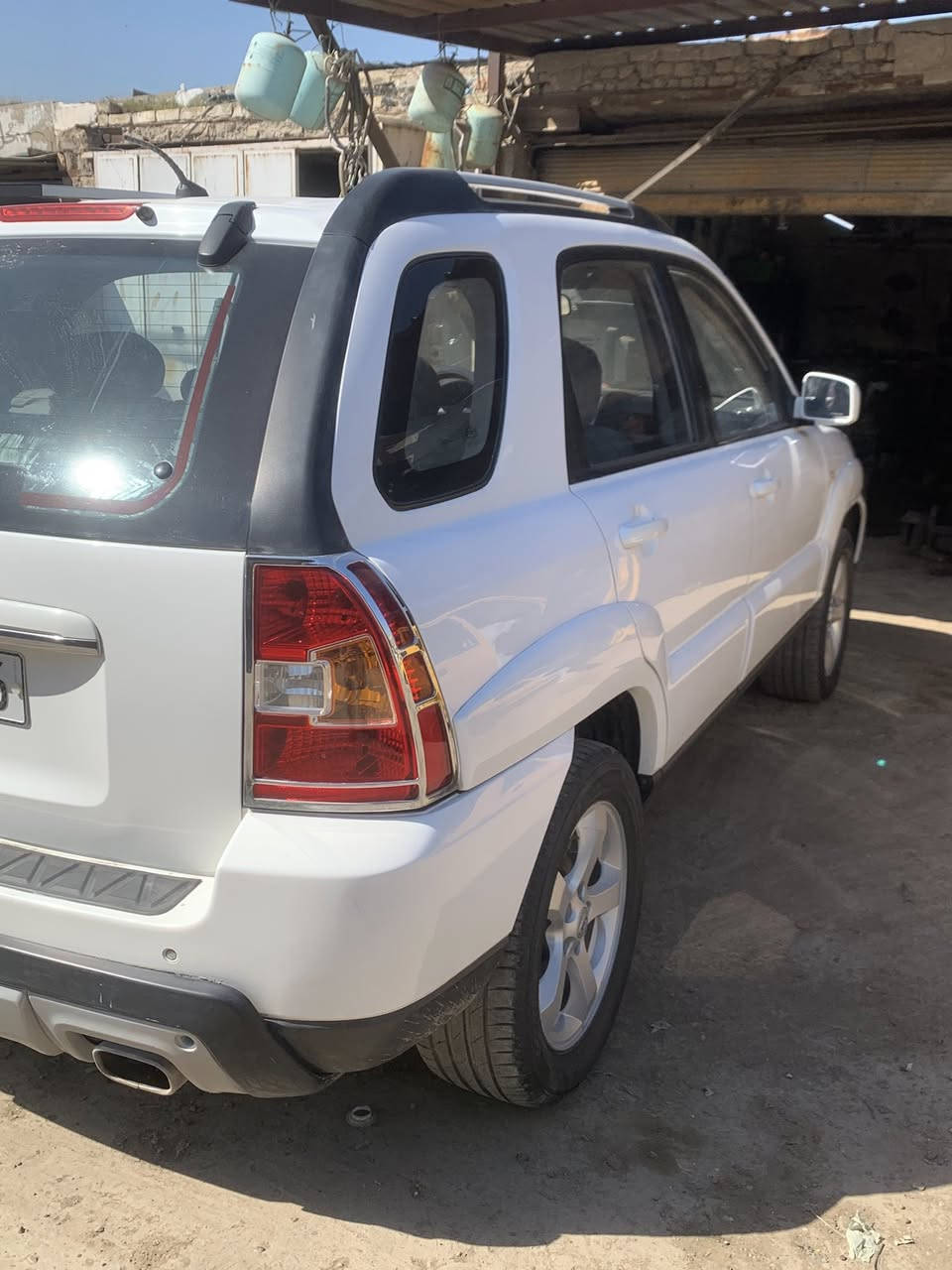 سلام وعليكم
سبورتج 2010كوري فول مواصفات 
سيارة مكينة ٢٠٠٠ دوش مكينة كير تبريد صدر سيارة جاهزة على اربعه وعشرين حباية 
رقم بغداد باسمنة 
مكانها بغداد 
مكلف بل نشر 
رقم الهاتف  ***********
