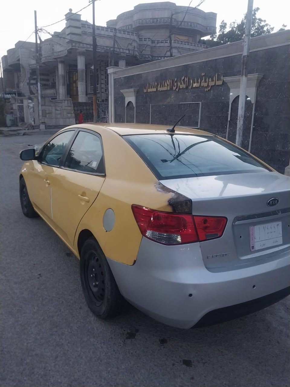 سلام عليكم للبيع فورتي ٢٠١٠ رقم بغداد  أمريكي حادثها
 جاملغ خلفي مكينتها بيه بخار وصوت روجز
 ابيعلك مكينه كايمه.  كير حداديه كله جديد 
مكان السياره بغداد 77وبيه مجال
***********
