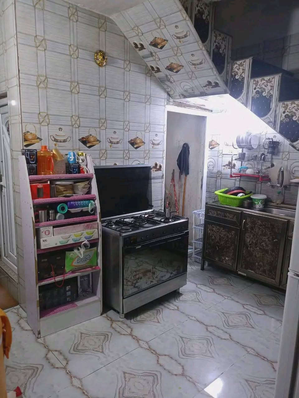 🏠 مشتمل  للبيع
موقع ممتاز جدا جدا جدا 
بغداد /الدورة /أبو دشير خلف السوق 💥 💥
📐 المساحة: 90 متر
🧱 الواجهة: 4ونص  × النزال: 20 م
📜 الدار طابو ملك صرف بأسم شخص واحد ✅

✨ المواصفات :
الطابق الأول :
  كراج + مدخل
🛋️ صالة واسعة
.        مطبخ
         منور صغير 
🛏️ غرفة نوم
🚿 صحيات كاملة 

🏡 الطابق الثاني :
🛏️ عدد الغرف 2
الغرفة الامامية كبيرة المساحة وبيها بالكون
🚽 صحيات عدد 2 كل غرفة وياها صحيات خاصة بيها

الطابق الثالث :
☀️بيتونه كبيرة وسطحين
 
المنطقة كامله الخدمات تبليط مي ارصفه كهرباء 
🏡 الدار درجة أولى وجاهزة للسكن فوراً 
💰 السعر 125 مليون فقط قفل 
 والموقع مميز جداً 🌟
📞 للاتصال مع صاحب الدار مباشرة بدون دلال على الرقم 💬
***********
عنوان الدار ابو دشير شارع جامع الرحمن
