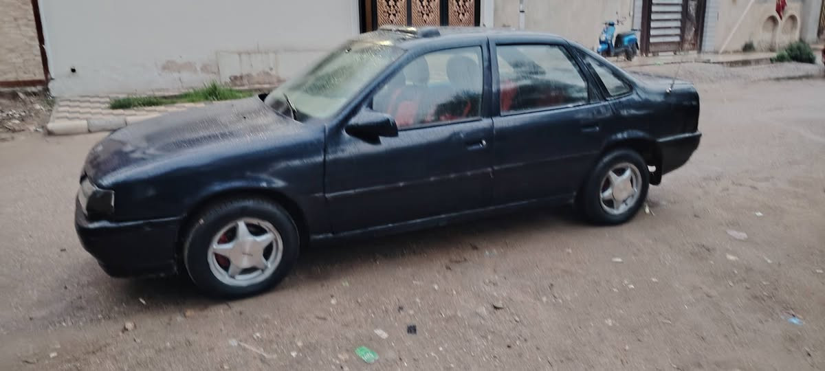 السلام عليكم ورحمة الله اوبل فكتره موديل ١٩٩١ رقم كربلاء مشروع وطني تحويل مباشر محرك ١٨٠٠ كير جديد تخم تاير توني شاده باتري جديد داخل كلش حلو كهربائيات شغاله مصبوغه عام إثر جراد مكفوله من الظربه والخياس تراي كلش حلو وناعمه السياره السعر ٢٢ وبيها مجال للشراي انشالله مكاني بابل القاسم ***********
