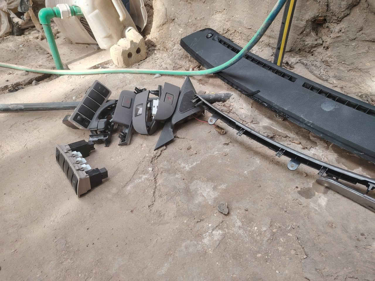 سلام عليكم أدوات سوناته البيع المكان كربلاء طوريج هاذه رقمي ***********
