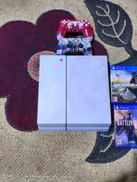 بلايستيشن٤ • ٥٠٠جيجا • ٢ جويستك اصليات