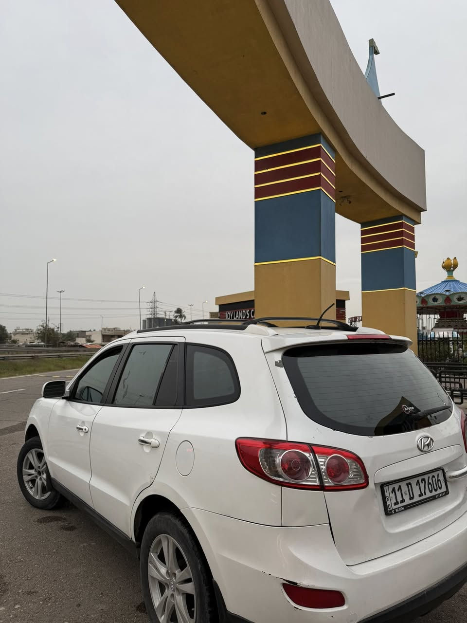 السلام عليكم ورحمة الله وبركاته

سنتافيه للبيع 

2011
وارد امريكي بيها قطعتين من امريكا 
مصبوغة حزام 
مواصفات:
فتحة 
4X4
خمس مقاعد 
قطعتين تبريد
تدفئ كراسي
كرسي السياق كهرباء 
مرقمة جديد
هزه جديده 
6سلندر 
3300cc

ممشى سياره 12600 mi
 
مكان سياره بغداد: حي الجامعة 
للاستفسار: ***********
