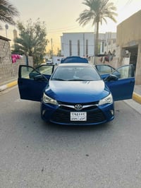 من رخصة الادمن  تيوتا كامري   2017  اللون ازرق   وارد امريكي  بيها 5قط...