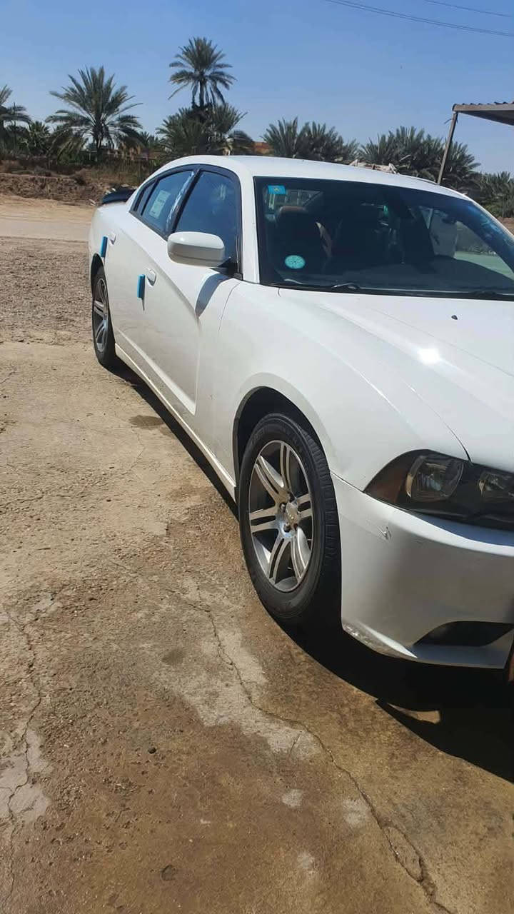 جارجر للبيع م ١٢بيه ثلاث قطع بدون دواخل رقم بصره بأسمي السعر  ١٣٥وبيه مجال حك الجيه ***********مكاني حله بيع فقط
