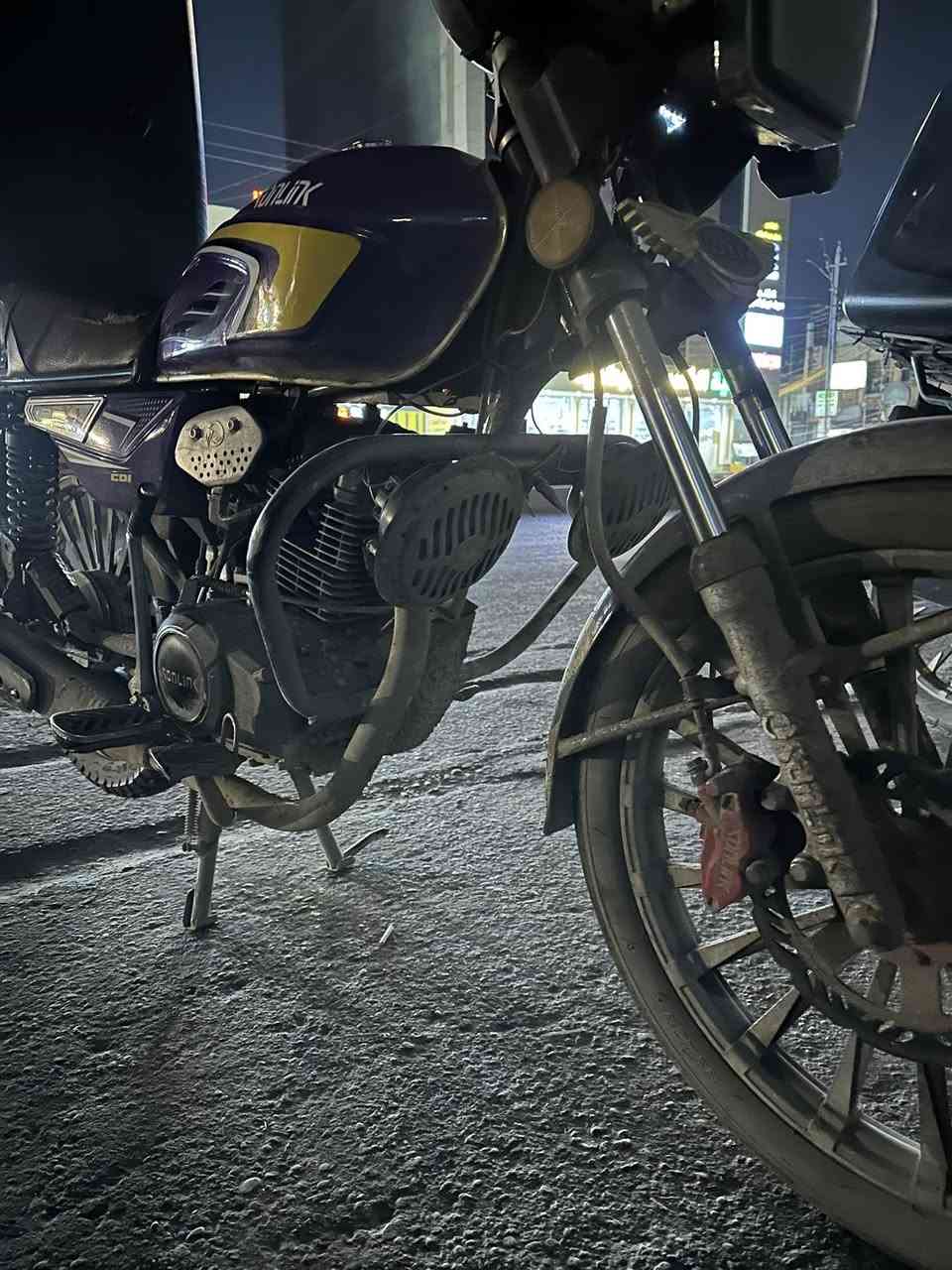 السلام عليكم سونك مديل 2025 ظاغطه وزنجيل دراجه خير من الله مكينه ممفتوحه بس باتريها ضعيف ول دبل الامامي ذاب دهن مكان الشعب السعر 800 وبيها مجال بسيط حك الجيه رقم ***********
