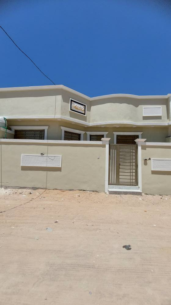 🏡✨ مجمع سكني جديد وحديث للبيع ✨🏡

السلام عليكم
تتوفر بيوت حديثة داخل مجمع سكني بمختلف التصاميم وبموقع مميز 📍

🔹 مساحة البيت: 150 متر
🔹 الطابو: زراعي عراقي سند 25 رسمي
🔹 يحتوي على:
▪️ غرفتين
▪️ صالة
▪️ مطبخ
▪️ ديوانية
▪️ صحيات
▪️ كراج 🚗

📍 العنوان:
البصرة - أبي الخصيب - كوت ثويني
قريب على الشارع الخارجي

📞 للاستفسار والحجز:
***********

✨ كما نستقبل جميع عروض بيع وشراء العقارات في البصرة وأقضيتها البصرة, العراق
